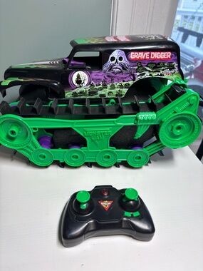 Monster Jam Grave Digger Trax